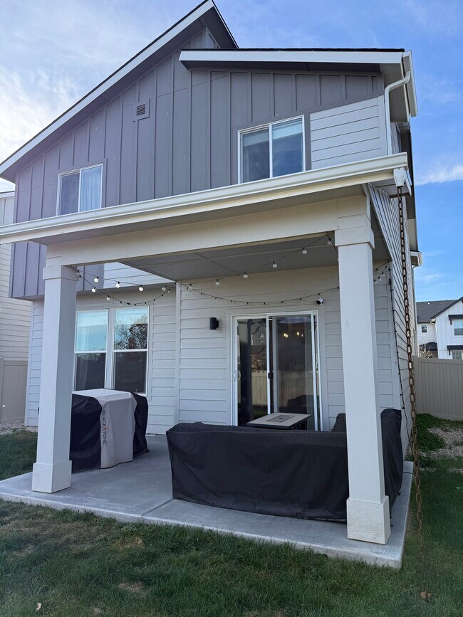 Building Photo - 336 S Calf Crk Ave