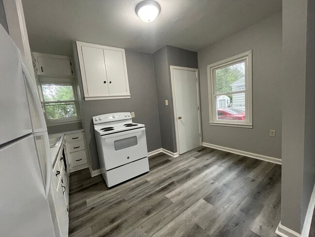 Primary Photo - 2 bed, 1 bath home for rent in Waterloo
