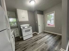 Building Photo - 2 bed, 1 bath home for rent in Waterloo