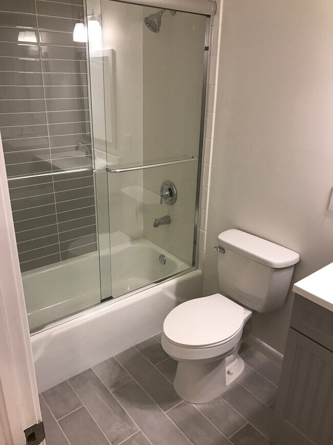 Building Photo - Beautiful home in quiet neighborhood