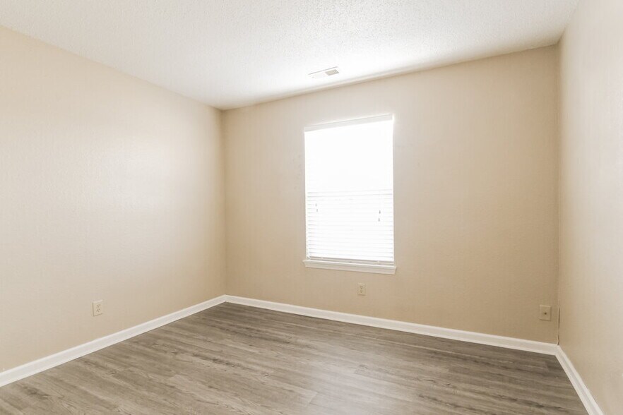 Building Photo - 1418 Green Spring Way