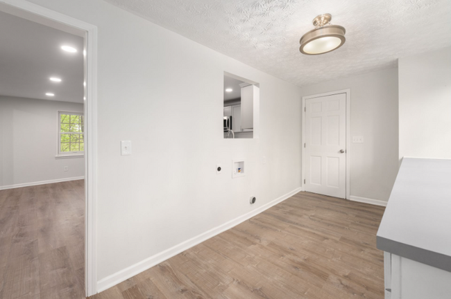Building Photo - 1584 Mink St SW