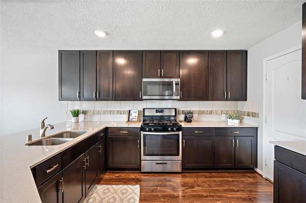 Building Photo - 15827 Copper Oak Ln