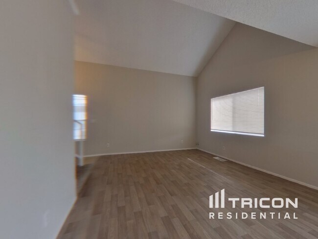 Building Photo - 1676 Round Mountain Cir