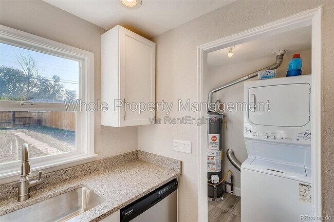 Building Photo - 1764 Oswego St