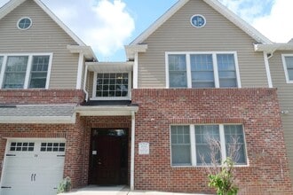Building Photo - 22 Hemlock Lane