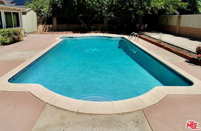 Building Photo - 7610 Kelvin Ave