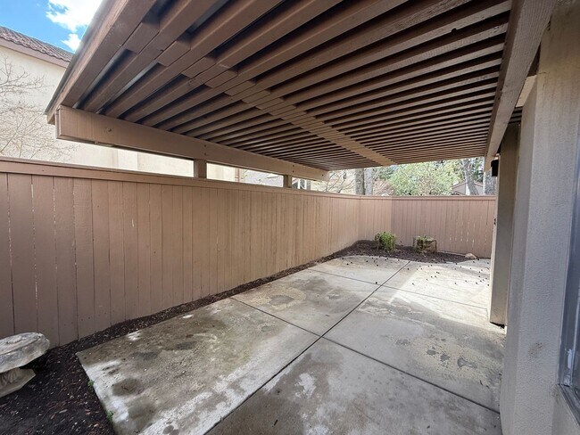 Building Photo - Executive 2-bedroom condo in gated community!