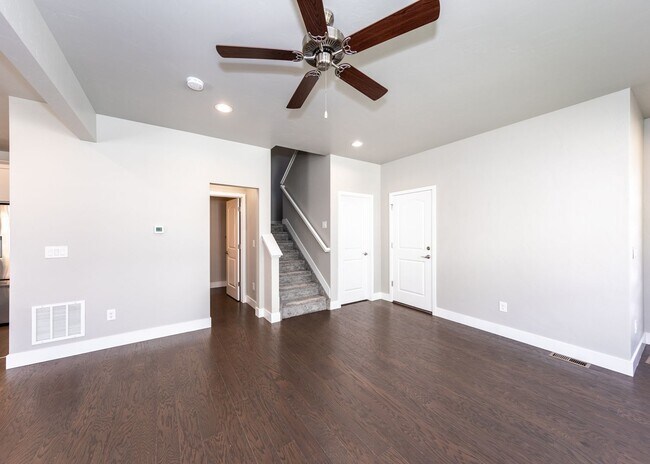 Building Photo - 3 Bedroom Contemporary Townhome off of Austin Bluffs