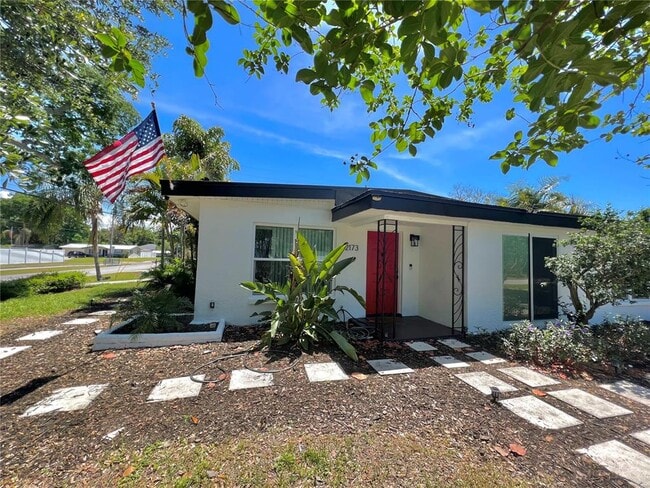Building Photo - 2173 Riviera Dr