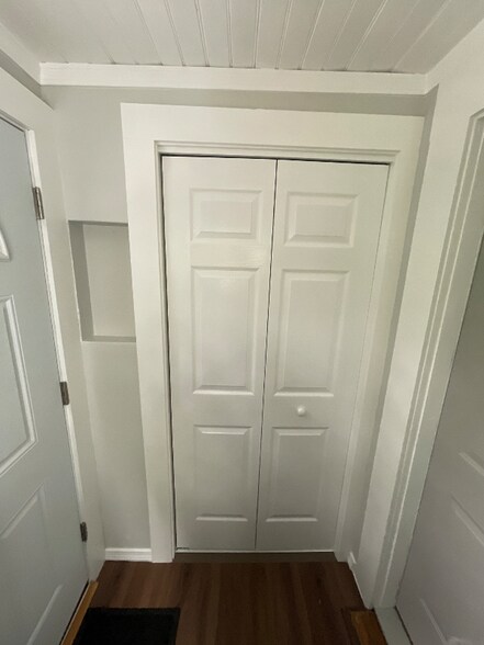 Building Photo - 2 Hough St