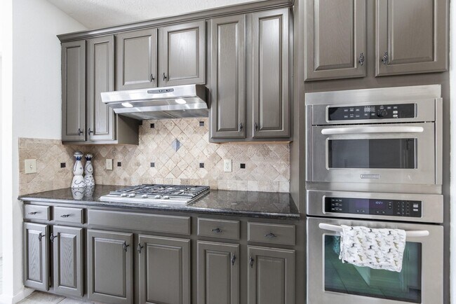 Building Photo - 15422 Downford Dr
