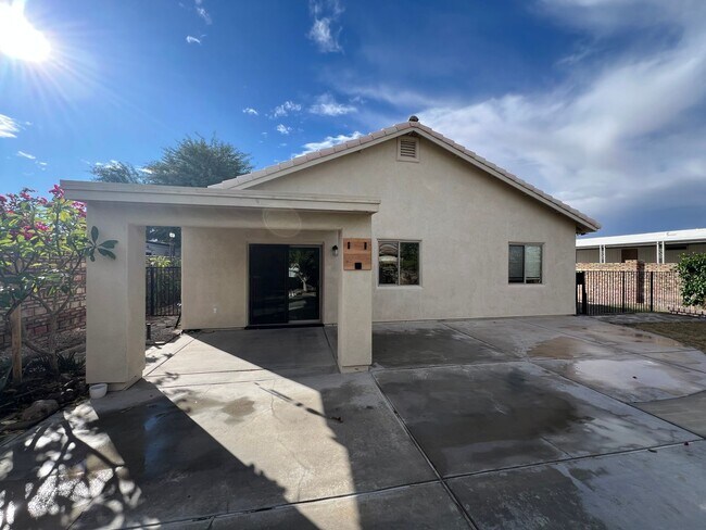 Building Photo - 3 BEDROOM HOME IN THE FOOTHILLS!