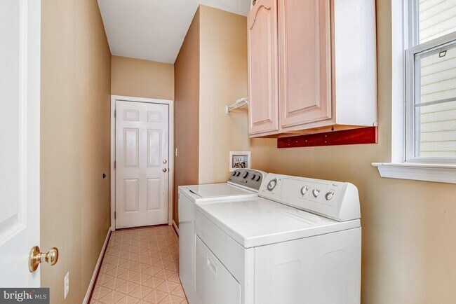 Building Photo - 14570 Collingham Pl