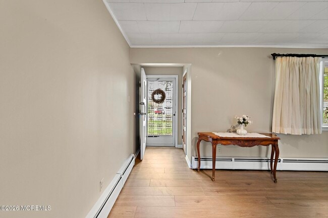 Building Photo - 14 Swan Ave