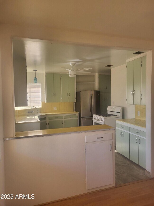 Building Photo - 1704 W Colter St