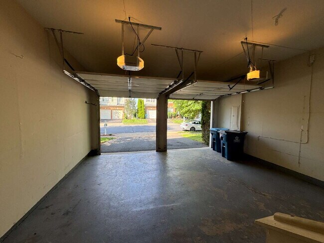 Building Photo - Spacious Elegance in Gated Piedmont!