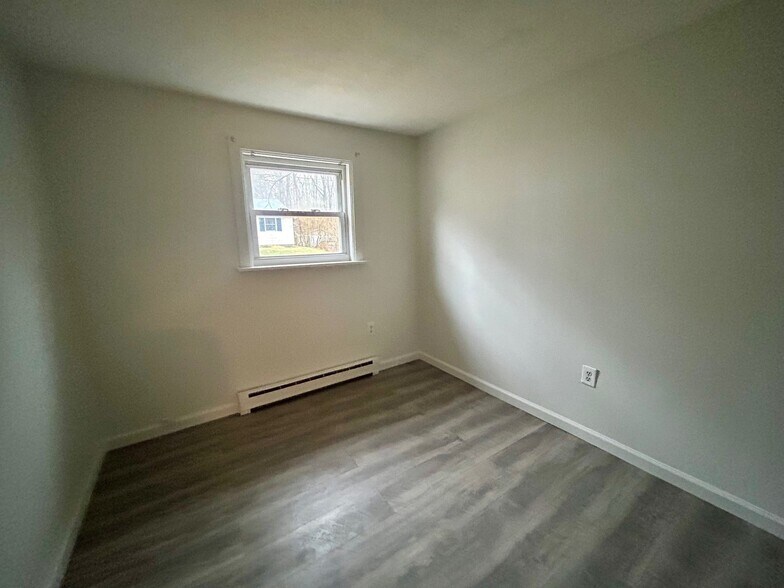 Building Photo - 36 Candice St