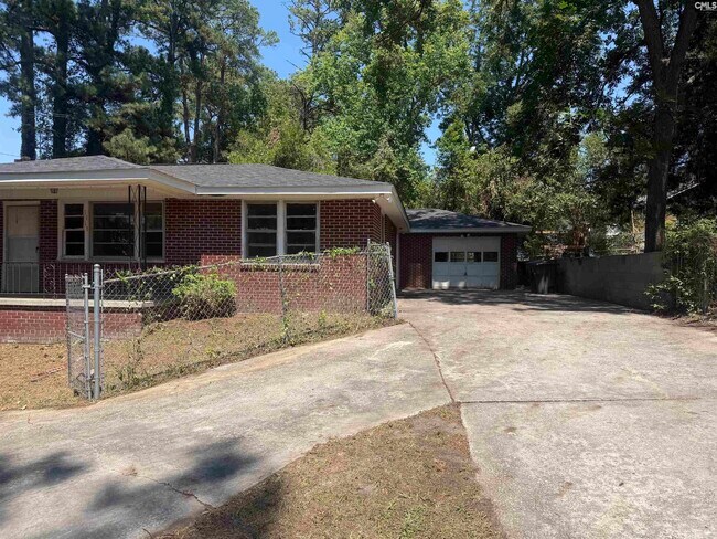 Building Photo - 1111 Standish St