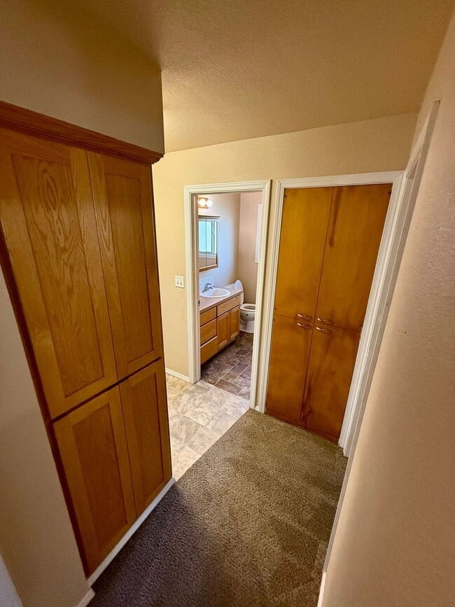 Building Photo - **For Rent: Spacious 4-Bedroom Home with 2...