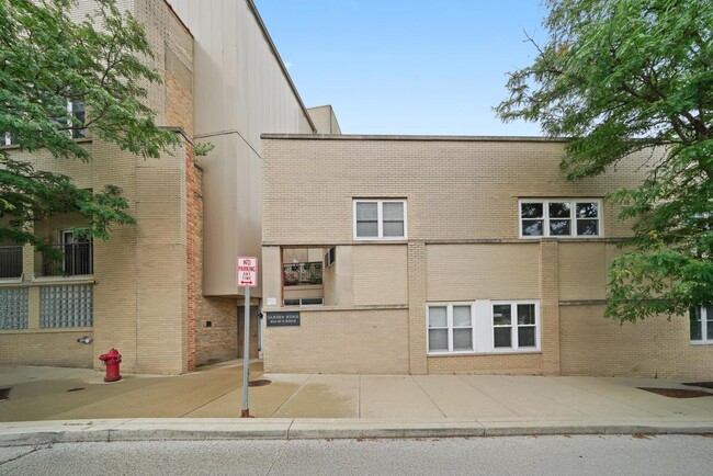 Building Photo - 1834 Ridge Ave