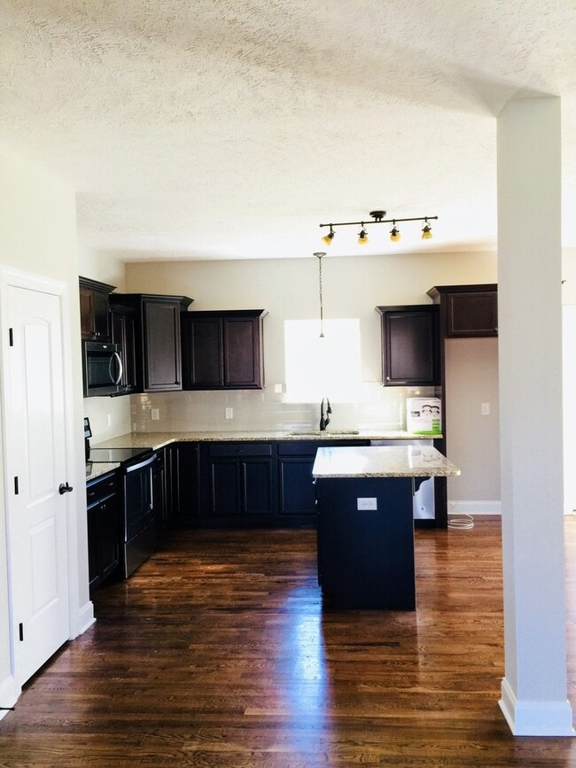 Building Photo - Beautiful family home in desirable Sugar Valley community