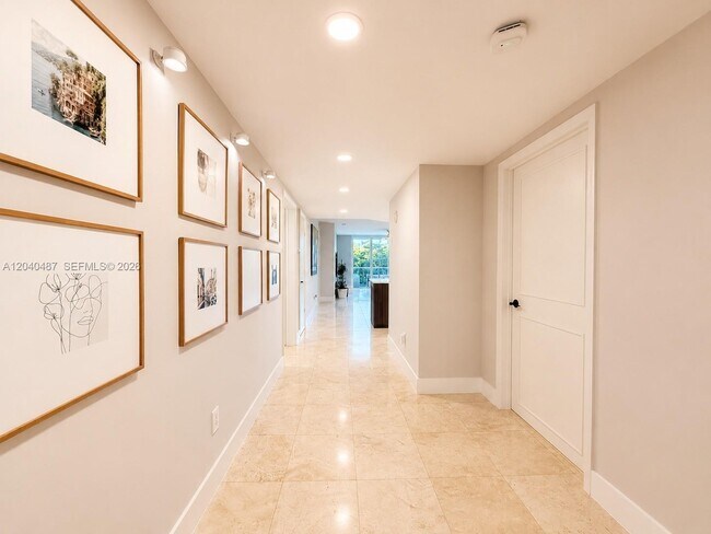 Building Photo - 15051 Royal Oaks Ln