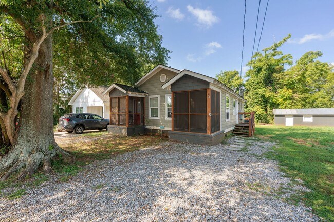 Building Photo - 4B Mims Ave