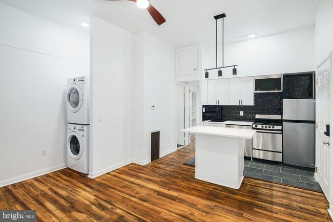 Building Photo - 1024 Pine St