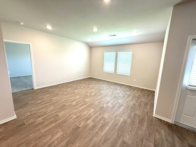 Building Photo - 211 Wirecrested Dr