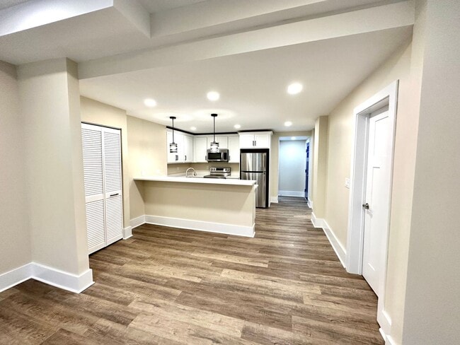 Building Photo - 933 - 320/322 Boggs Avenue