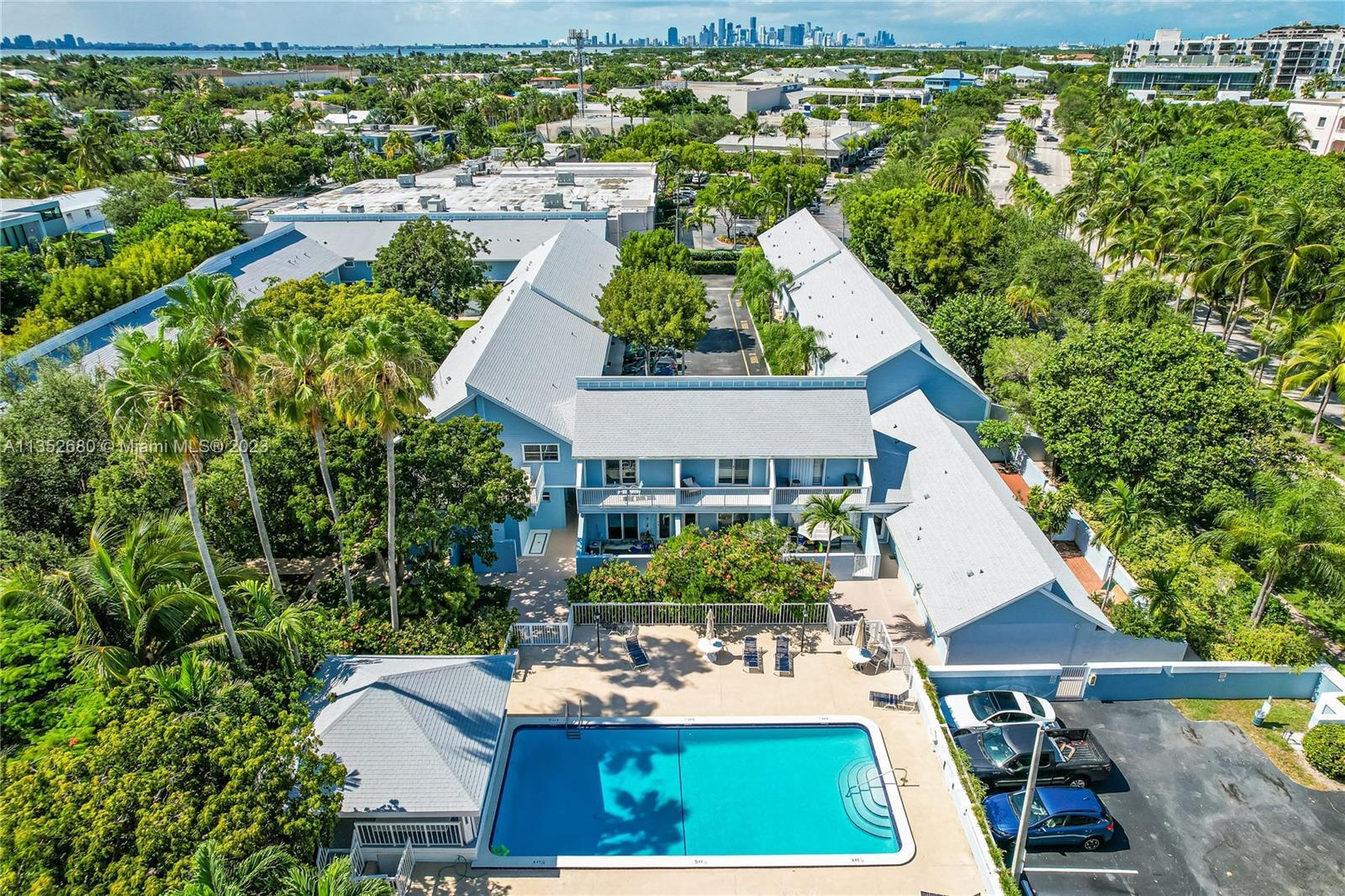Building Photo - 798 Crandon Blvd