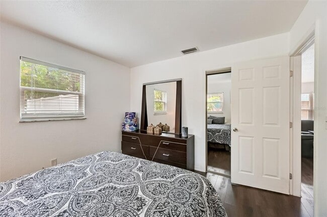 Building Photo - 618 S Osprey Ave