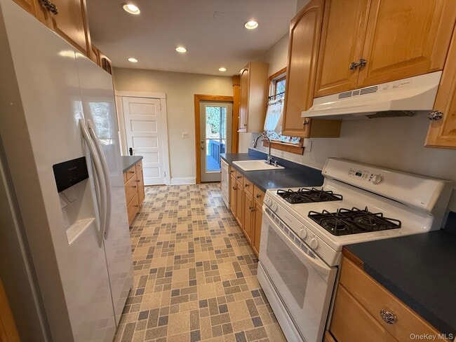 Building Photo - 15 Highland Ave