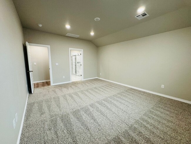 Building Photo - Deer Creek Schools + 4 Bedrooms + Newer Home in The Falling Springs Addition