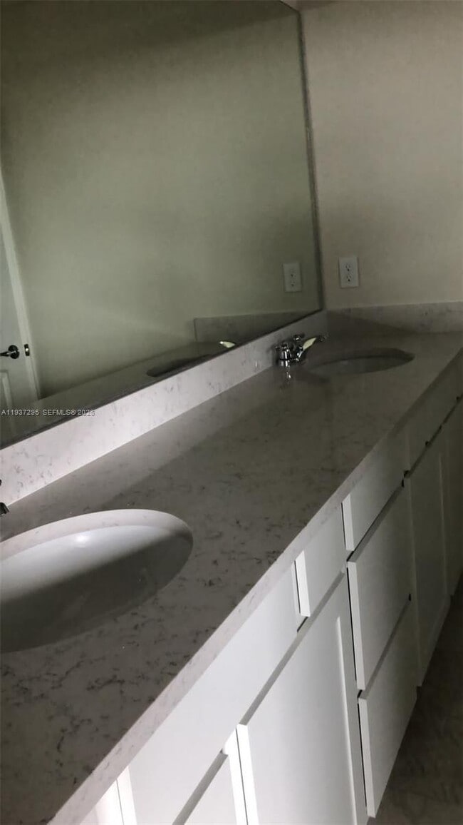 Building Photo - 3149 Poinciana St