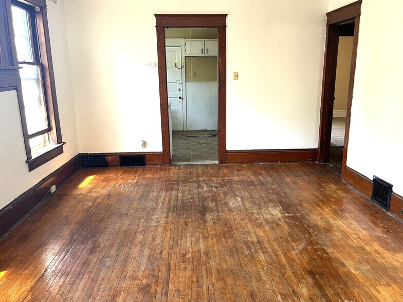 Building Photo - 1158 Brown Ave