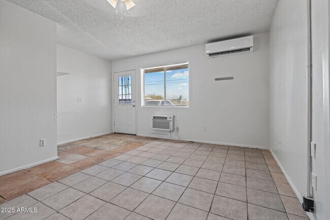 Building Photo - 576 N San Marcos Dr