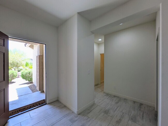 Building Photo - 6952 W Golden Ln