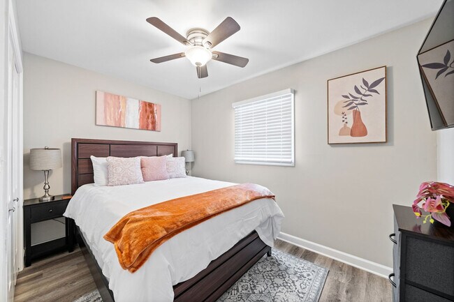 Building Photo - 820 Shawnee Dr