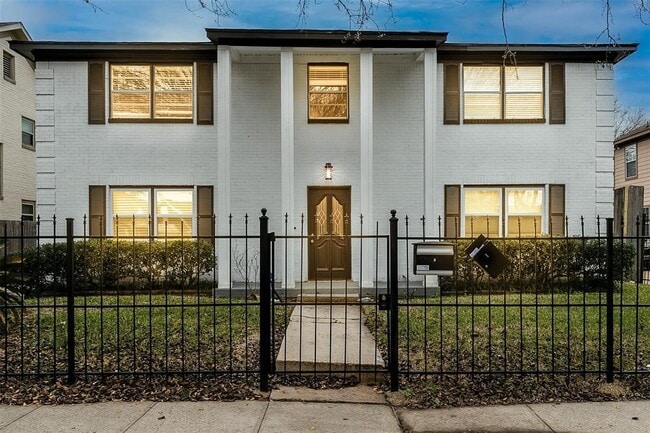 Primary Photo - 2614 Cleburne St