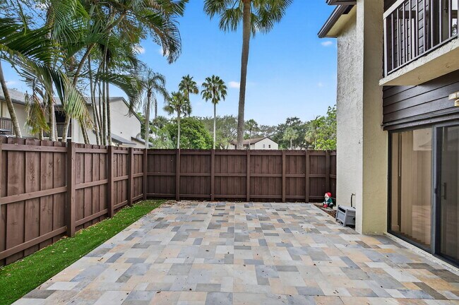 Building Photo - 3579 Cocoplum Cir