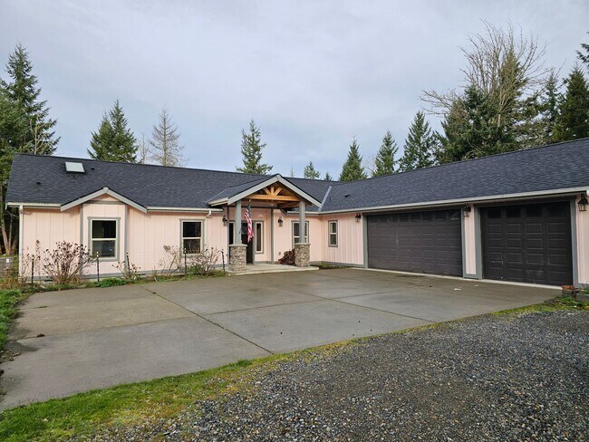 Building Photo - 4 Bedroom Home in Mountain Vista Community!