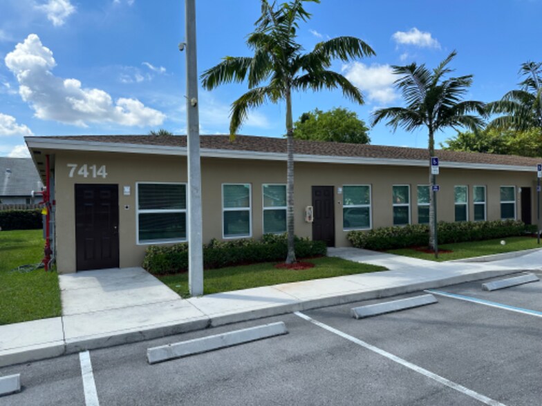Primary Photo - 7400-7414 SW 10th Ct