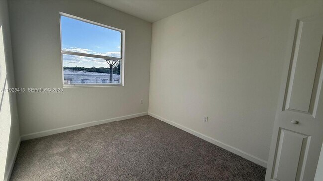 Building Photo - 1096 NW 2nd Ter