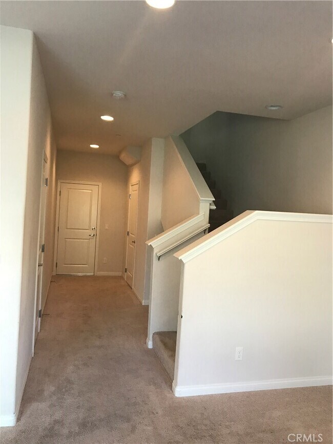 Building Photo - 815 Humbert Ave