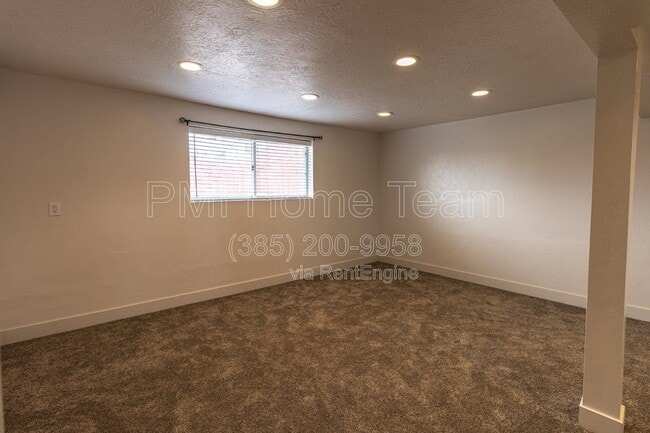 Building Photo - 1312 Roger Cir