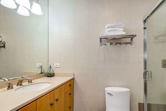 Building Photo - 870 N Orleans St