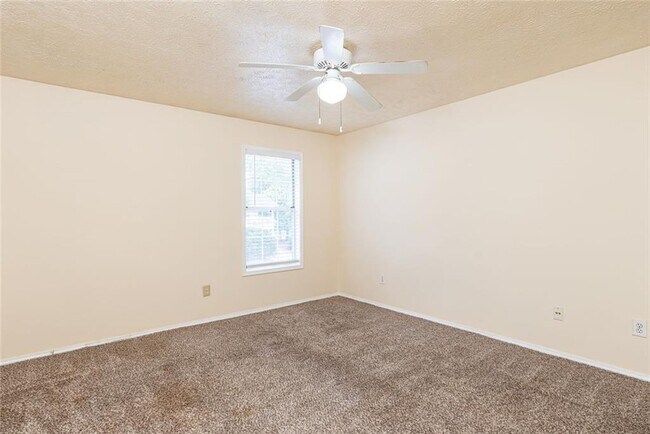 Building Photo - 910 Augusta Dr