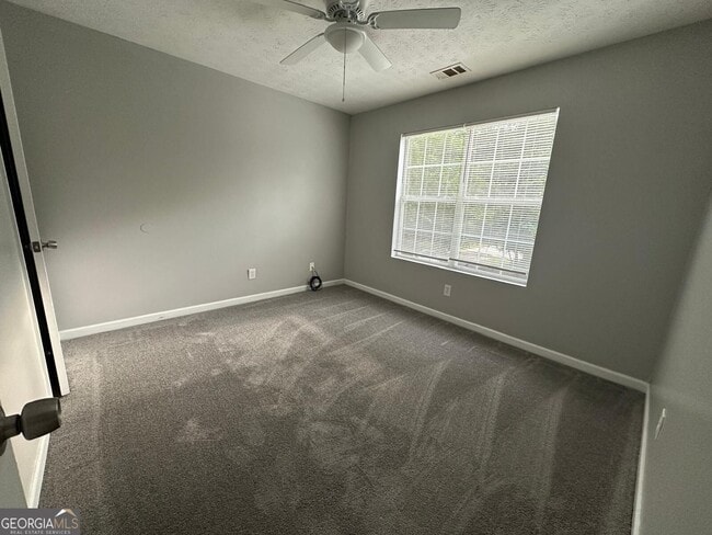 Building Photo - 610 Waynes Ct SE